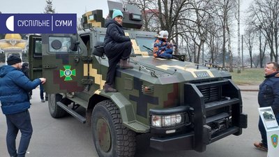 До Дня ЗСУ у Сумах влаштували виставку військової техніки До Дня ЗСУ у Сумах влаштували виставку військової техніки