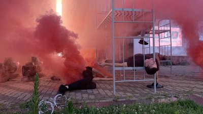 Біля посольства Росії влаштували акцію протесту до роковин теракту в Оленівці Біля посольства Росії влаштували акцію протесту до роковин теракту в Оленівці