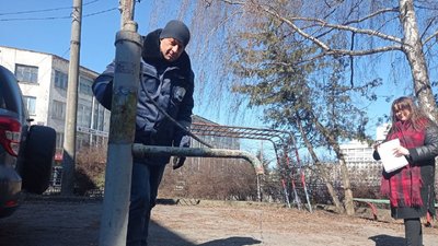 У Тернополі працівники водоканалу перевіряють колонки-качалки