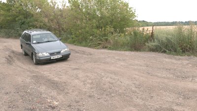 Ями завглибшки 30 см: як виглядає дорога між двома райцентрами на Харківщині