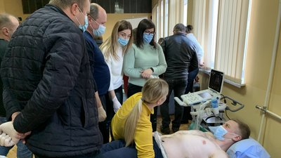 Восьмигодинні навчання: закарпатські анестезіологи тренувалися проводити УЗД-діагностику Восьмигодинні навчання: закарпатські анестезіологи тренувалися проводити УЗД-діагностику