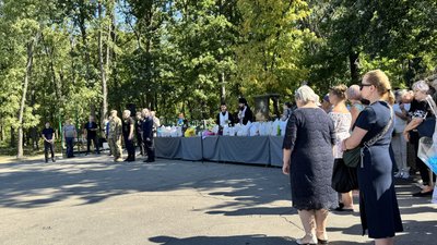 У Кропивницькому вшанували загиблих захисників і захисниць У Кропивницькому вшанували загиблих захисників і захисниць