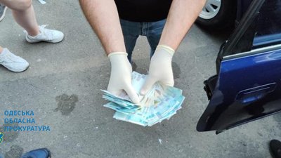 Прикривав ресторанний бізнес: в Одесі на корупції викрили посадовця Держпраці