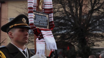 У Бовшеві на Франківщині попрощалися з полеглим Героєм України Дмитром Коцюбайлом на позивний Да Вінчі У Бовшеві на Франківщині попрощалися з полеглим Героєм України Дмитром Коцюбайлом на позивний Да Вінчі