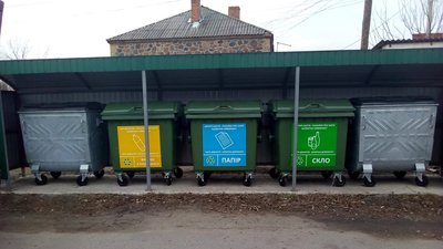 "Покращуємо систему збору": у Гайвороні на Кіровоградщині біля дворів почали ставити індивідуальні баки для сміття "Покращуємо систему збору": у Гайвороні на Кіровоградщині біля дворів почали ставити індивідуальні баки для сміття