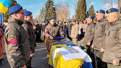 У Тернополі попрощалися із загиблим військовослужбовцем Павлом Лисобеєм У Тернополі попрощалися із загиблим військовослужбовцем Павлом Лисобеєм