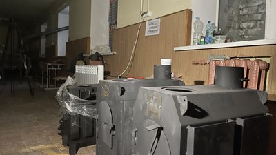 У П'ятихатках дев'ятий місяць люди живуть у шкільному підвалі: їхні будинки без опалення У П'ятихатках дев'ятий місяць люди живуть у шкільному підвалі: їхні будинки без опалення