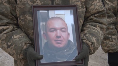 Тернополі попрощалися із загиблим бійцем Артуром-Артемом Харівим Тернополі попрощалися із загиблим бійцем Артуром-Артемом Харівим