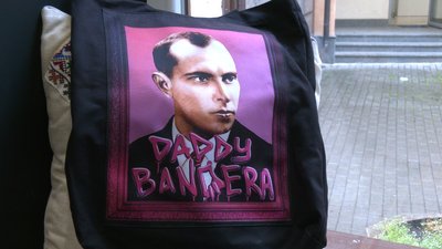 Іванофранківка організовує гараж-сейли, щоб допомогти бригаді, в якій воює її батько