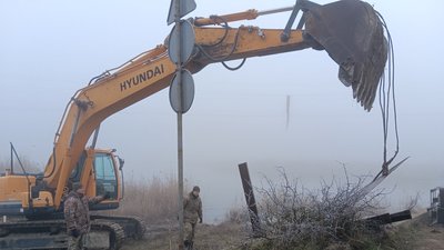 З'єднає дві частини деокупованої громади. На Миколаївщині відновлюють міст З'єднає дві частини деокупованої громади. На Миколаївщині відновлюють міст