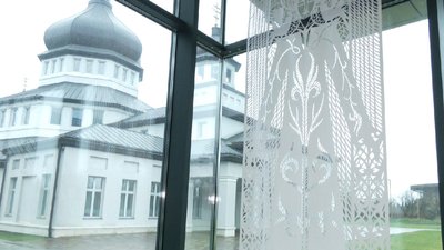 Фіранки-витинанки. Львівська художниця Дарія Альошкіна робить величезні витинанки Фіранки-витинанки. Львівська художниця Дарія Альошкіна робить величезні витинанки