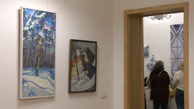 Картини, графіка та скульптури: різдвяна виставка працює в черкаському музеї Картини, графіка та скульптури: різдвяна виставка працює в черкаському музеї