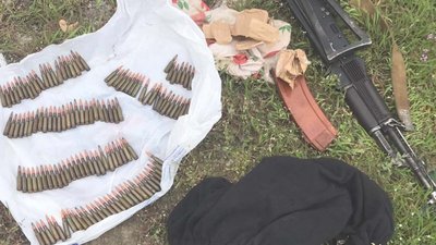На Херсонщині чоловік хотів продати автомат Калашнікова за 1600 доларів
