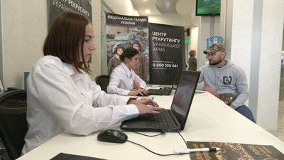 У Харкові запрацювали два центри рекрутингу української армії У Харкові запрацювали два центри рекрутингу української армії