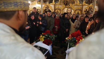 В Сумах попрощались з Віктором Дзинзаром та Володимиром Лістуновим В Сумах попрощались з Віктором Дзинзаром та Володимиром Лістуновим