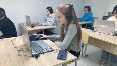 У двох укриттях у Пісочині під Харковом відкрили цифрові освітні простори для школярів