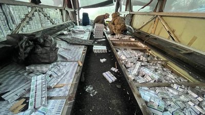 Майже на 7 мільйонів гривень оштрафували водія, який перевозив понад 150 тисяч пачок сигарет в туристичному автобусі