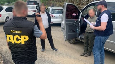 На Закарпатті лісничого взяли під варту. Підозрюють в одержанні неправомірної вигоди за відпуск необлікованої деревини