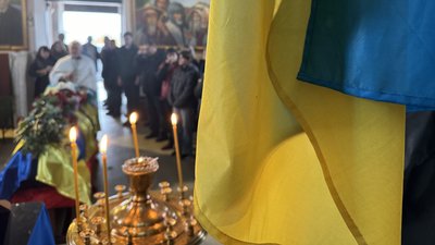 Загинув, обороняючи Кліщіївку. У Херсоні провели в останню путь військового Дмитра Борченка