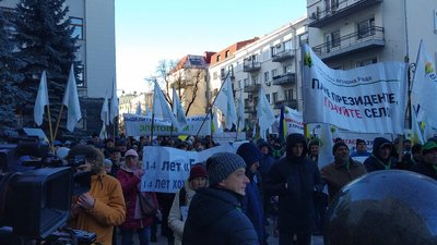 Поліція чергує у посиленому режимі через акції проти ринку землі Поліція чергує у посиленому режимі через акції проти ринку землі
