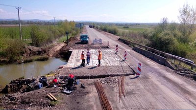На Закарпатті ремонтують 12 мостів від Хуста до Буштина