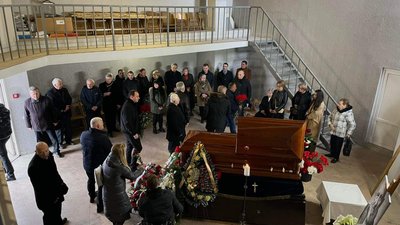 В Мукачеві попрощалися із скульптором
та народним художником України Іваном Бровді В Мукачеві попрощалися із скульптором
та народним художником України Іваном Бровді