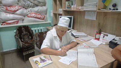 "Дякую тобі, лікарю". Як юні сумчани вітали медиків із професійним святом