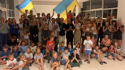 Тур містами Європи організували житомирські артисти, щоб зібрати гроші для Збройних сил України Тур містами Європи організували житомирські артисти, щоб зібрати гроші для Збройних сил України