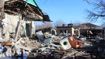 Невельське - зруйнована садиба після обстрілу бойовиків Невельське - зруйнована садиба після обстрілу бойовиків