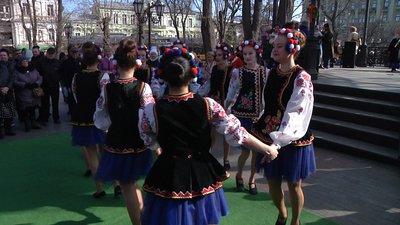 На центральній вулиці Одеси пройшов фестиваль “Масляна на Дерибасівській”