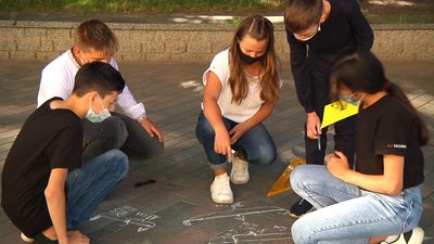 У Житомирі в школі №17 уроки геометрії проводять на подвір'ї У Житомирі в школі №17 уроки геометрії проводять на подвір'ї