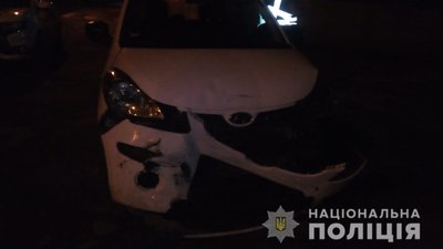 Волинянин протаранив службове авто і втік загубивши номерний знак