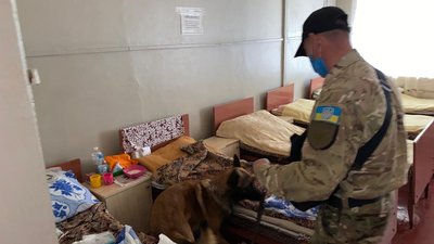 Вибухівку, яку добу шукали у 14 медзакладах Харкова, не знайшли Вибухівку, яку добу шукали у 14 медзакладах Харкова, не знайшли