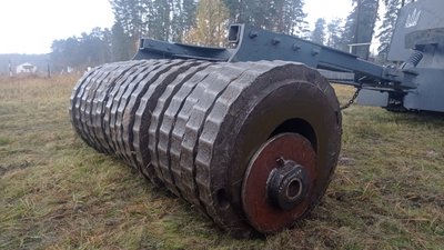 Рятувальникам Харківщини передали першу в Україні машину для підготовки ґрунту до розмінування
