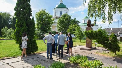 Місце у Ніжині, де до Дня Незалежності України планують створити меморіальний комплекс зі скульптурою Героя України Олександра Мацієвського Місце у Ніжині, де до Дня Незалежності України планують створити меморіальний комплекс зі скульптурою Героя України Олександра Мацієвського