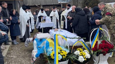 На Закарпатті попрощалися з полеглим захисником Вадимом Пачевим