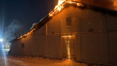 На Тернопільщині горів склад із зерном