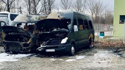 На Франківщині вночі горіли сім автомобілів. Що про це відомо На Франківщині вночі горіли сім автомобілів. Що про це відомо