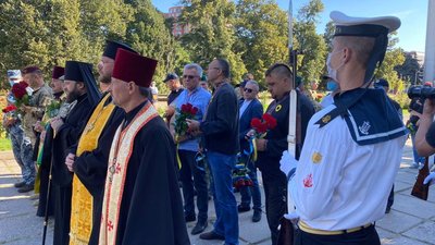 В Одесі вшанували пам'ять захисників України, загиблих у війні на Донбасі В Одесі вшанували пам'ять захисників України, загиблих у війні на Донбасі