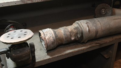 Харківський дизайнер робить предмети інтер'єру з російських боєприпасів та шоломів Харківський дизайнер робить предмети інтер'єру з російських боєприпасів та шоломів