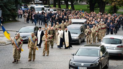 В Ужгороді попрощалися із загиблим військовим Олександром Пристаєю В Ужгороді попрощалися із загиблим військовим Олександром Пристаєю