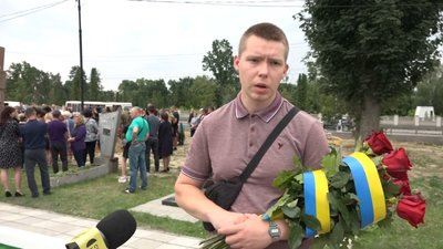 У Житомирі попрощалися з десантниками, які загинули у боях на Херсонщині У Житомирі попрощалися з десантниками, які загинули у боях на Херсонщині