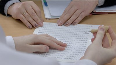 Як у школі на Черкащині навчають читати незрячих дітей Як у школі на Черкащині навчають читати незрячих дітей