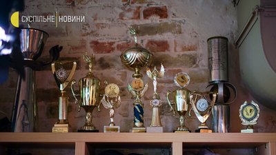У війну робила стрижки в обмін на їжу. Як працює династія перукарів Ямпольських