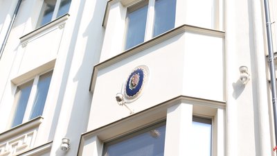 Попри обіцянки колонаду готелю "Дністер" в Івано-Франківську не розісклили Попри обіцянки колонаду готелю "Дністер" в Івано-Франківську не розісклили