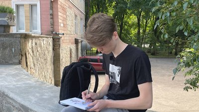 Тернополянин малює листівки з архітектурою Тернополянин малює листівки з архітектурою