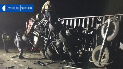 У Бахмацькому районі зіштовхнулися дві вантажівки: водії загинули