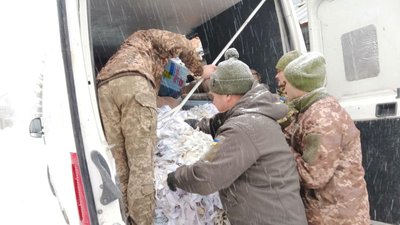 Волонтери з Тернополя передали 3 тонни допомоги військовим