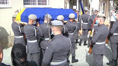 Херсон попрощався із Олександром Клевцем - курсантом, який загинув у авіакатастрофі АН-26 Херсон попрощався із Олександром Клевцем - курсантом, який загинув у авіакатастрофі АН-26