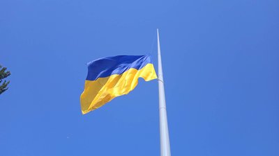 У Кривому Розі підняли синьо-жовтий прапор на висоту 72 метри У Кривому Розі підняли синьо-жовтий прапор на висоту 72 метри